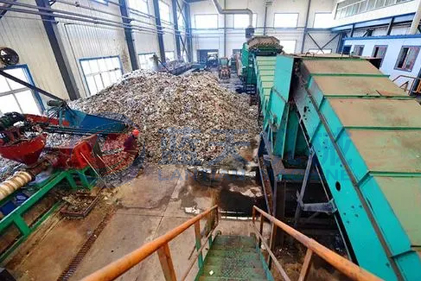 生活垃圾處理現(xiàn)場